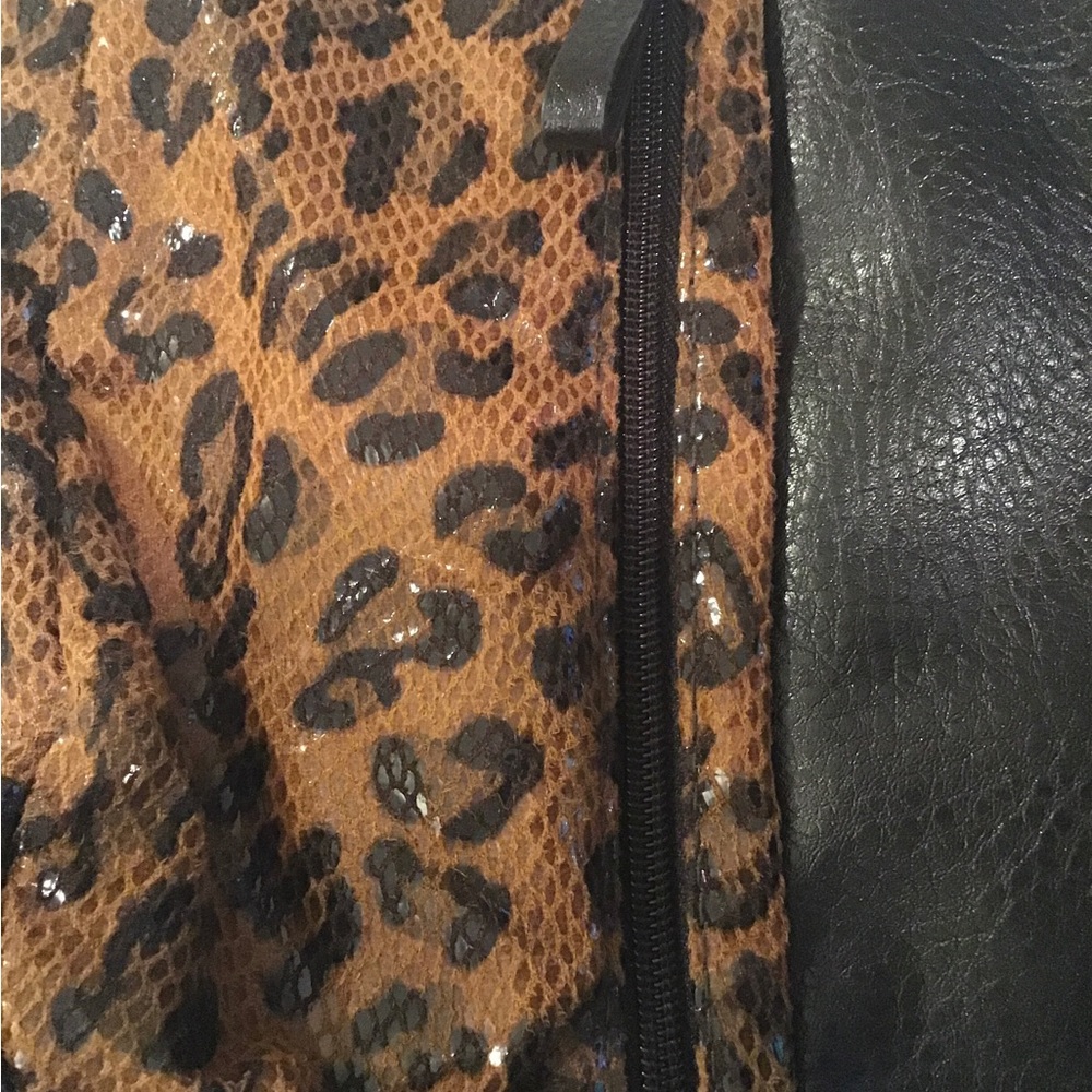 Bueno Leopard Print Purse - Picture 3 of 15